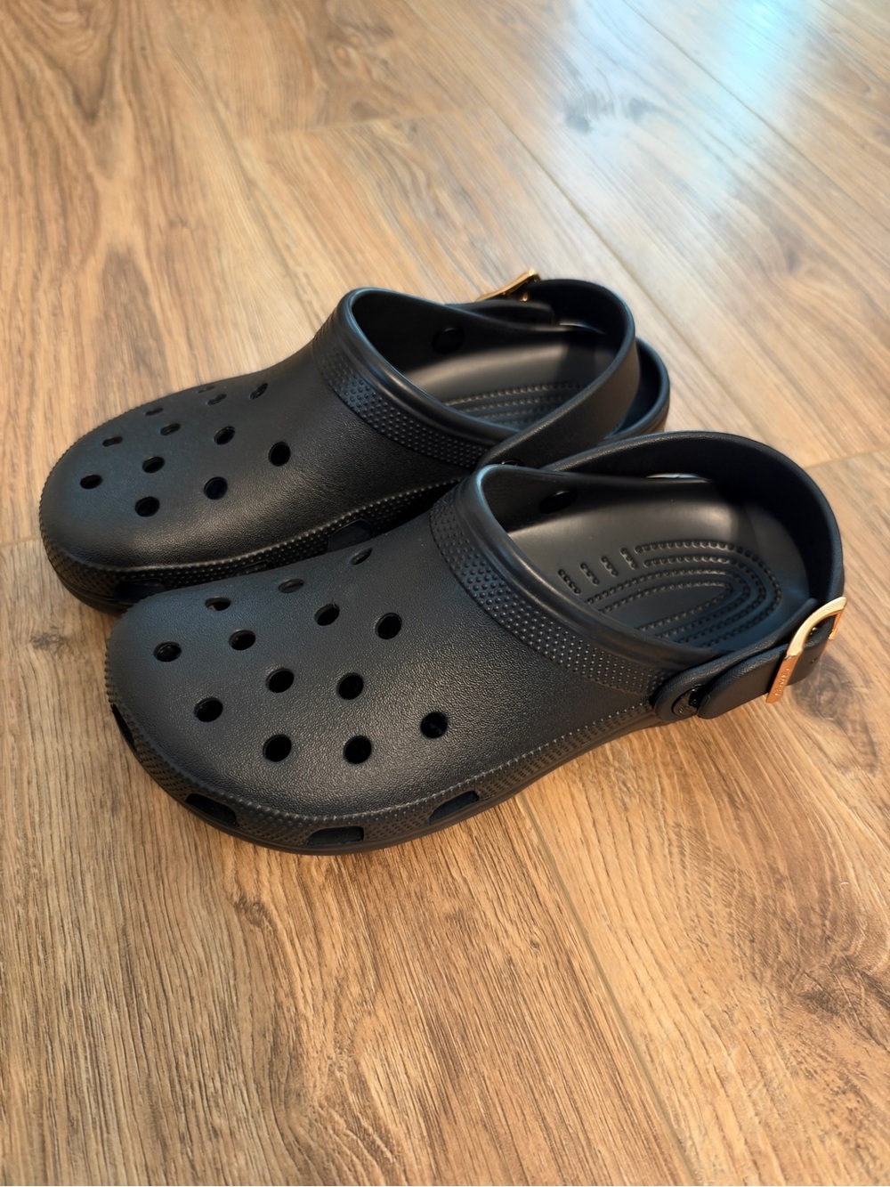 NWOT crocs classic metallic buckle clog - 10